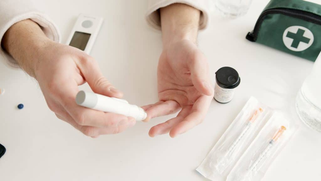 8 Common Mistakes to Avoid When Monitoring Blood Sugar at Home 5 Monitoring Blood Sugar at Home